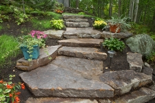 Escalier exterieur en pierres naturelles